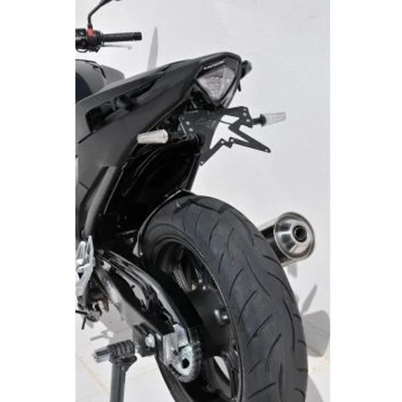 Passage de roue Ermax Avec feu et support de plaque – Blanc Ref : EM1112